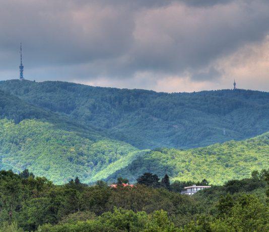 Na Sleme…! Entuzijastično prvo planinarsko društvo, piramida i bombardirani TV-toranj: Sljeme za živce, pluća i krv!