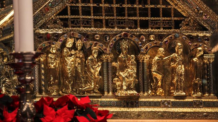 Srednjovjekovni relikvijari – od spremnika za relikvije do simbola nebeske slave