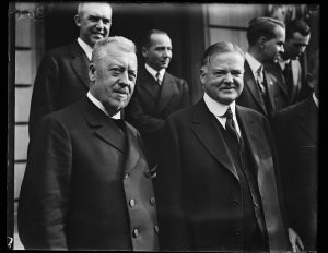 Predsjednik Herbert Hoover (desno)