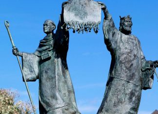 Što je „nacija“ i što joj prethodi David Annand, statua arbroathskog opata i Roberta Brucea koji u zraku drže Declaraciju iz Arbroatha (2001.)